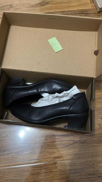 Продам туфли женские кожаные