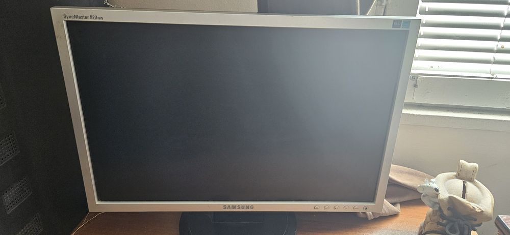 Монитор Samsung 923nw
