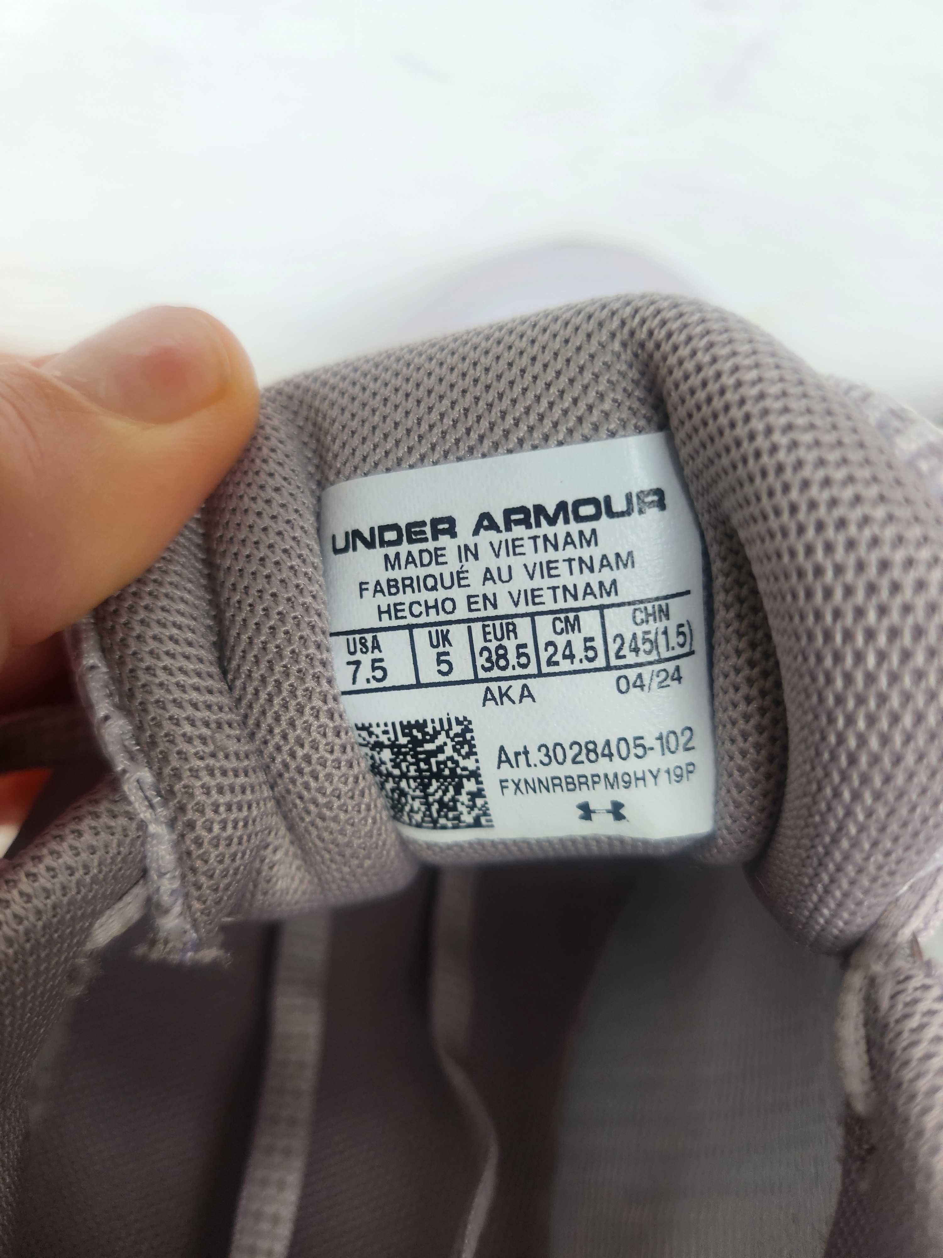 Спортни обувки Under Armour  Charged 38,5