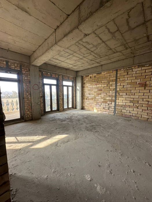 Продается коробка в Ташкент Сити Бульвар 2/5/7