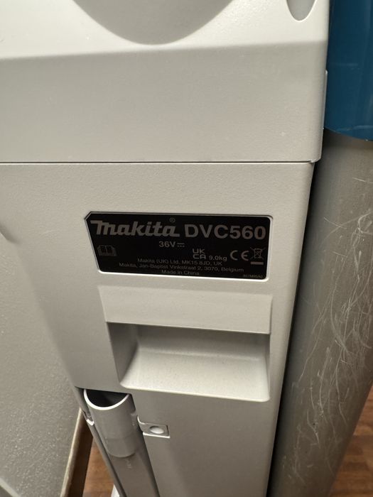 Makita Dvc560PT2 aspirator cu incarcator si 2 bateri