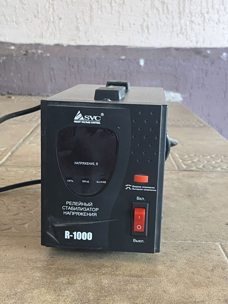 Стабилизатор напряжения SVC R-1000
