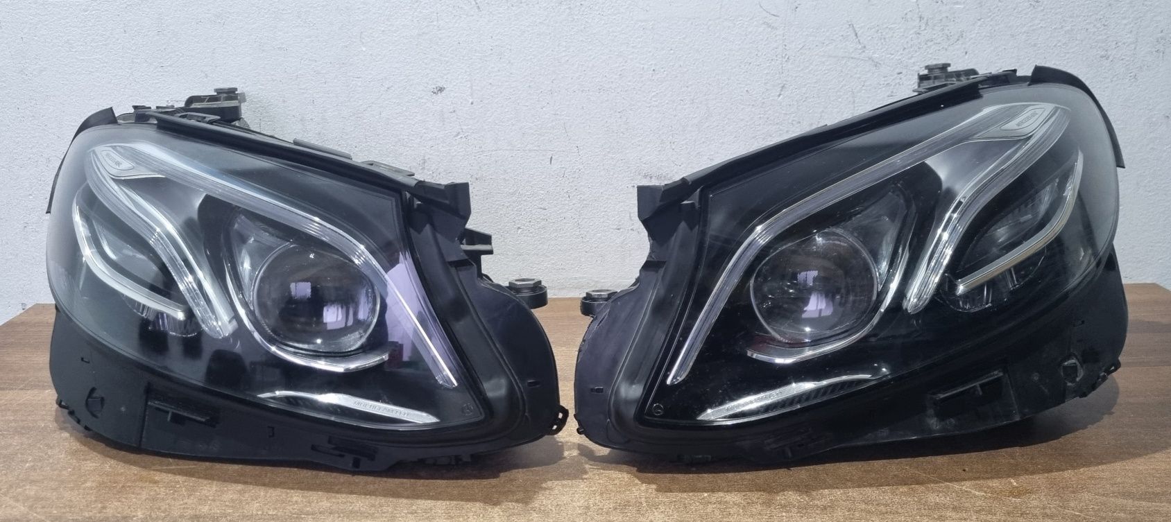 Vand far LED stanga dreapta Mercedes Benz E Class W213