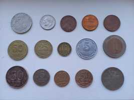Продаются разные монеты.