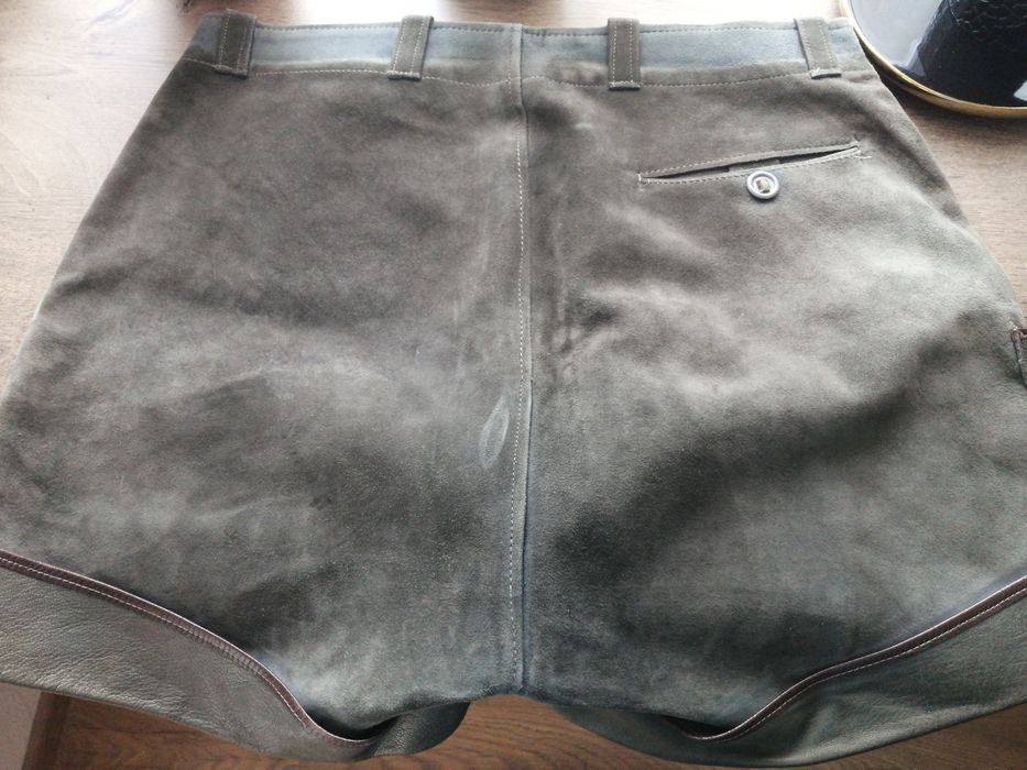 Pantaloni tirolezi din piele