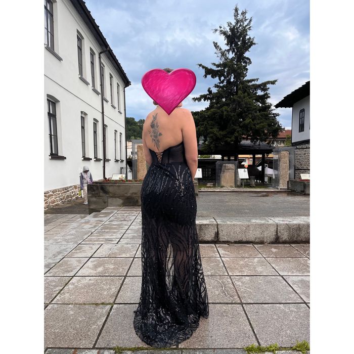 Бална рокля с цепка