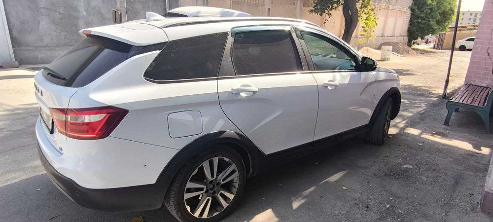 lada vesta cross сотилади