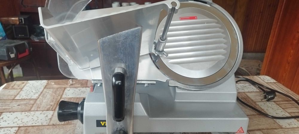 Колбасорезачка,слайсмашина
