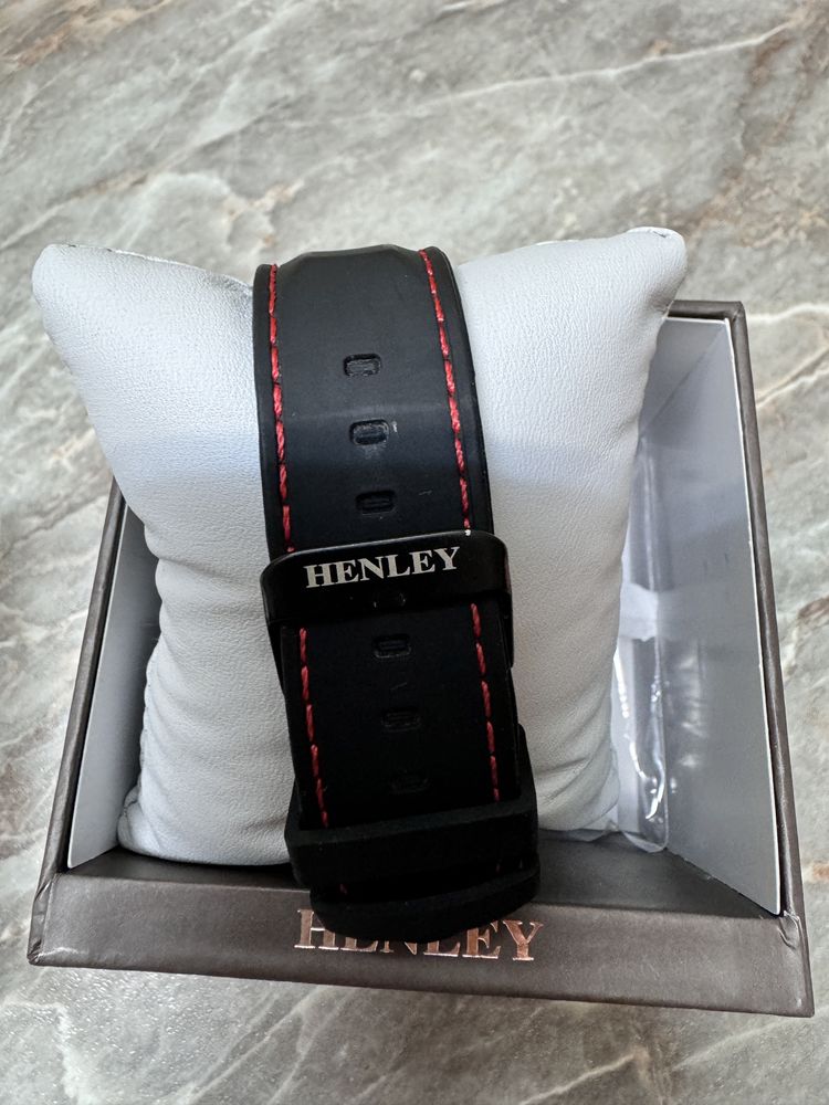 Продава се часовник HENLEY