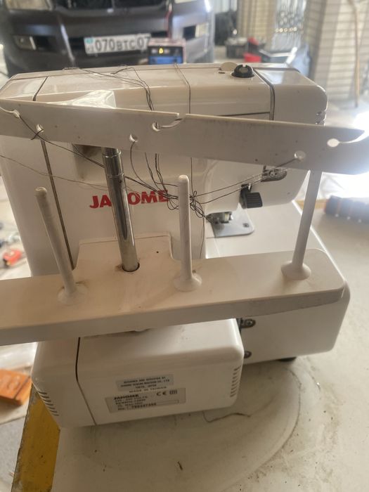 Оверлок “Janome”