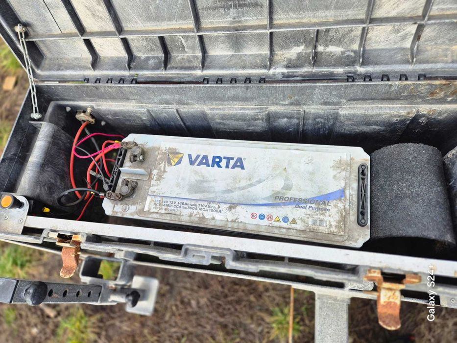 Remorca cu panou de semnalizare si dirijare trafic