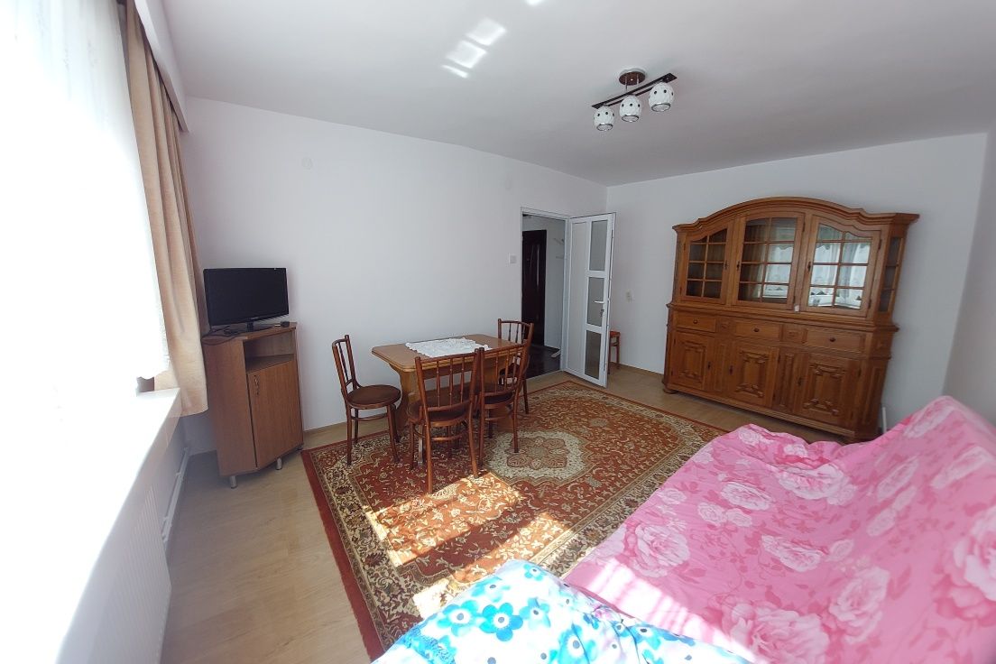 Închiriez apartament