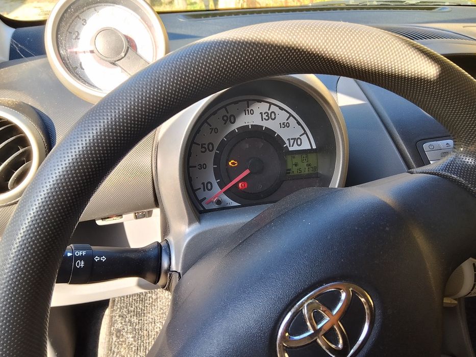 Vând Toyota aygo