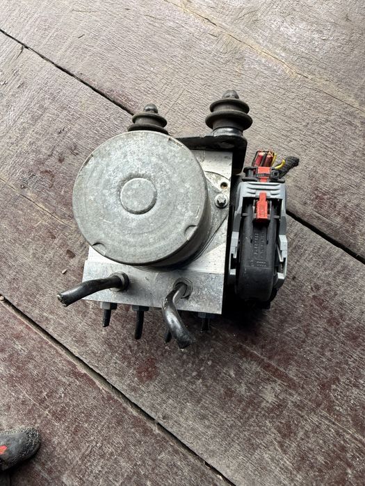 Pompa ABS Audi a4\B8 cod 8K9907379P