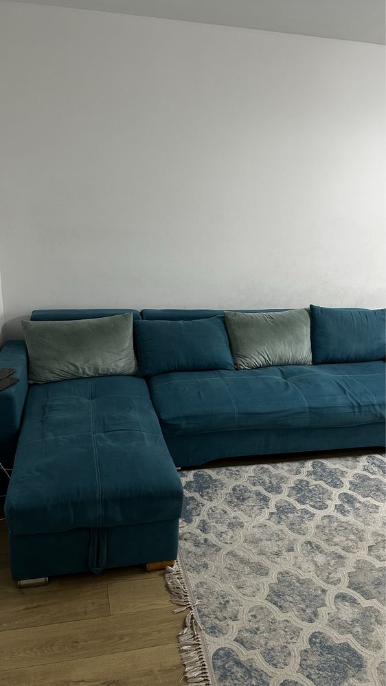 Продам угловой диван с 4 подкшками