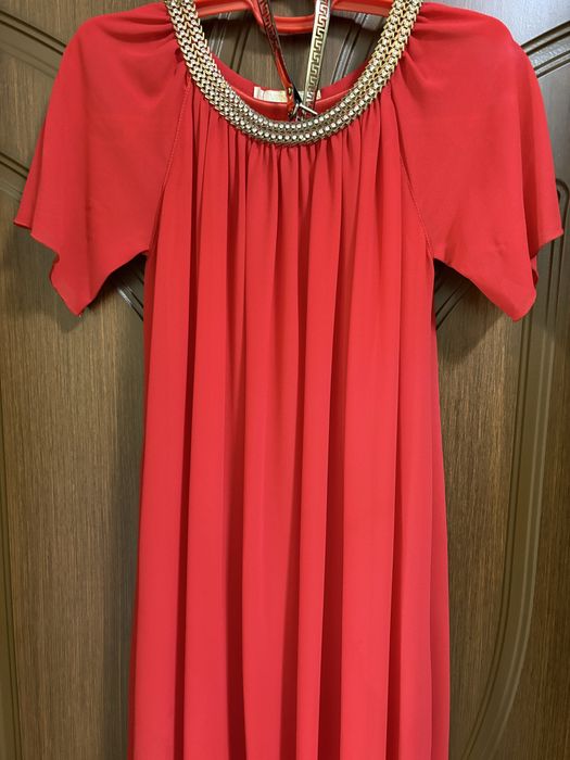 Платья б/у, недорого.