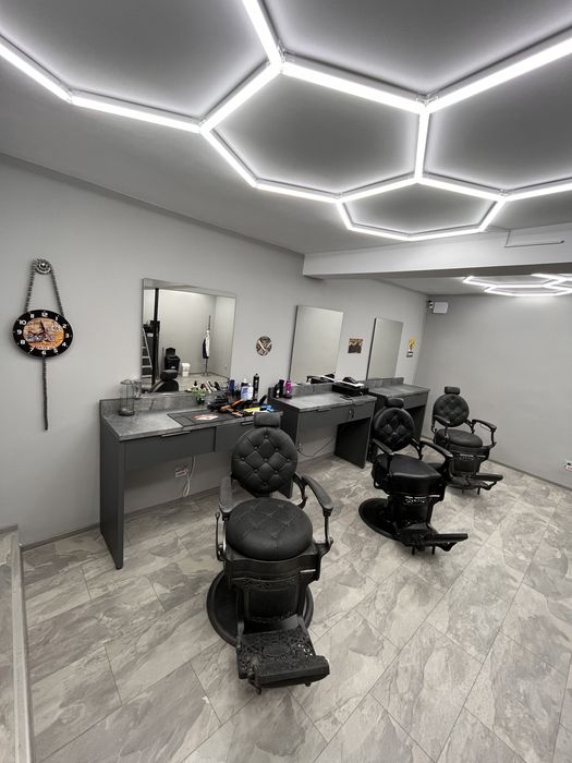 Motorway barbershop inchiriaza post frizerie