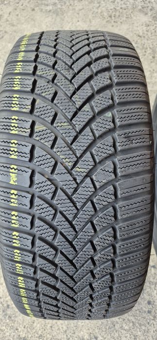 4 anvelope iarna Bridgestone 235/45/18.Pretul este pe bucata