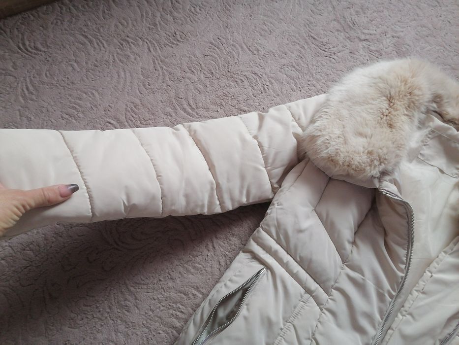 Зимно бежаво яке.