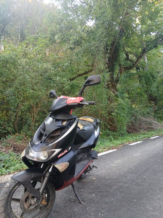 Vând scuter aprilia sr50
