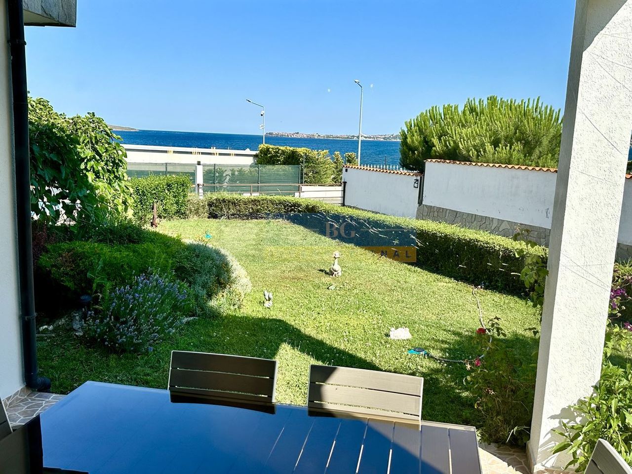 Продава се Къща в Черноморец - 240 кв.м за 2738 €/кв.м - Снимка #1
