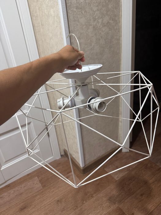 Продам люстру в отличном состоянии