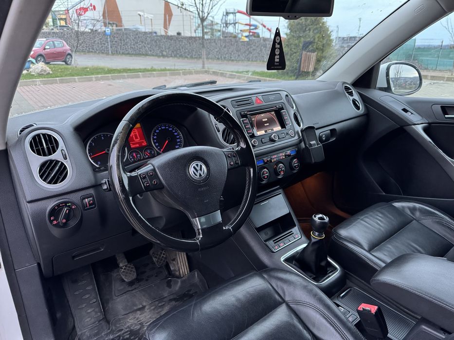 Volkswagen tiguan 2.0d /4x4 /Alb /Manual