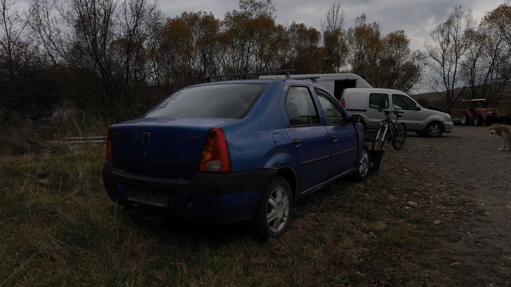 Vand Dacia Logan pentru dezmembrări