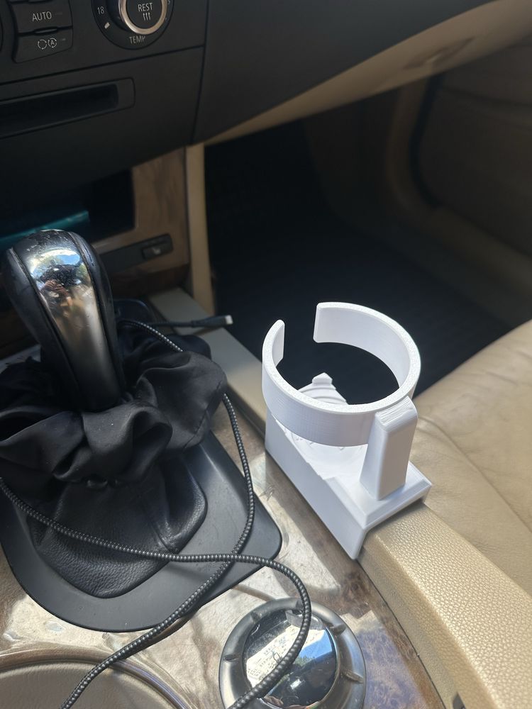 Поставка за чаша BMW E60/E61 – 3D принтиран Cup Holder