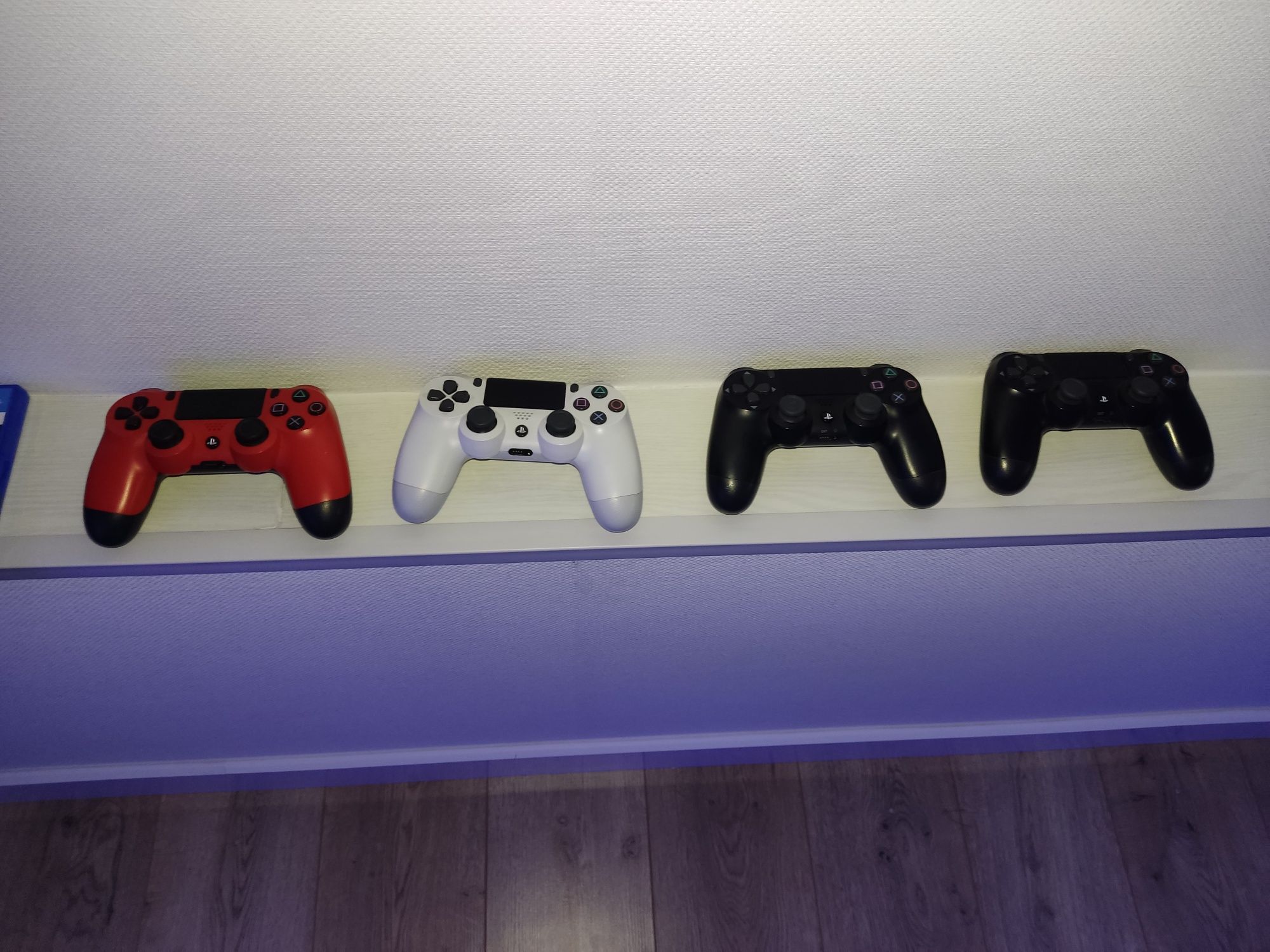 PS4 pro 1 tb sotiladi yangi