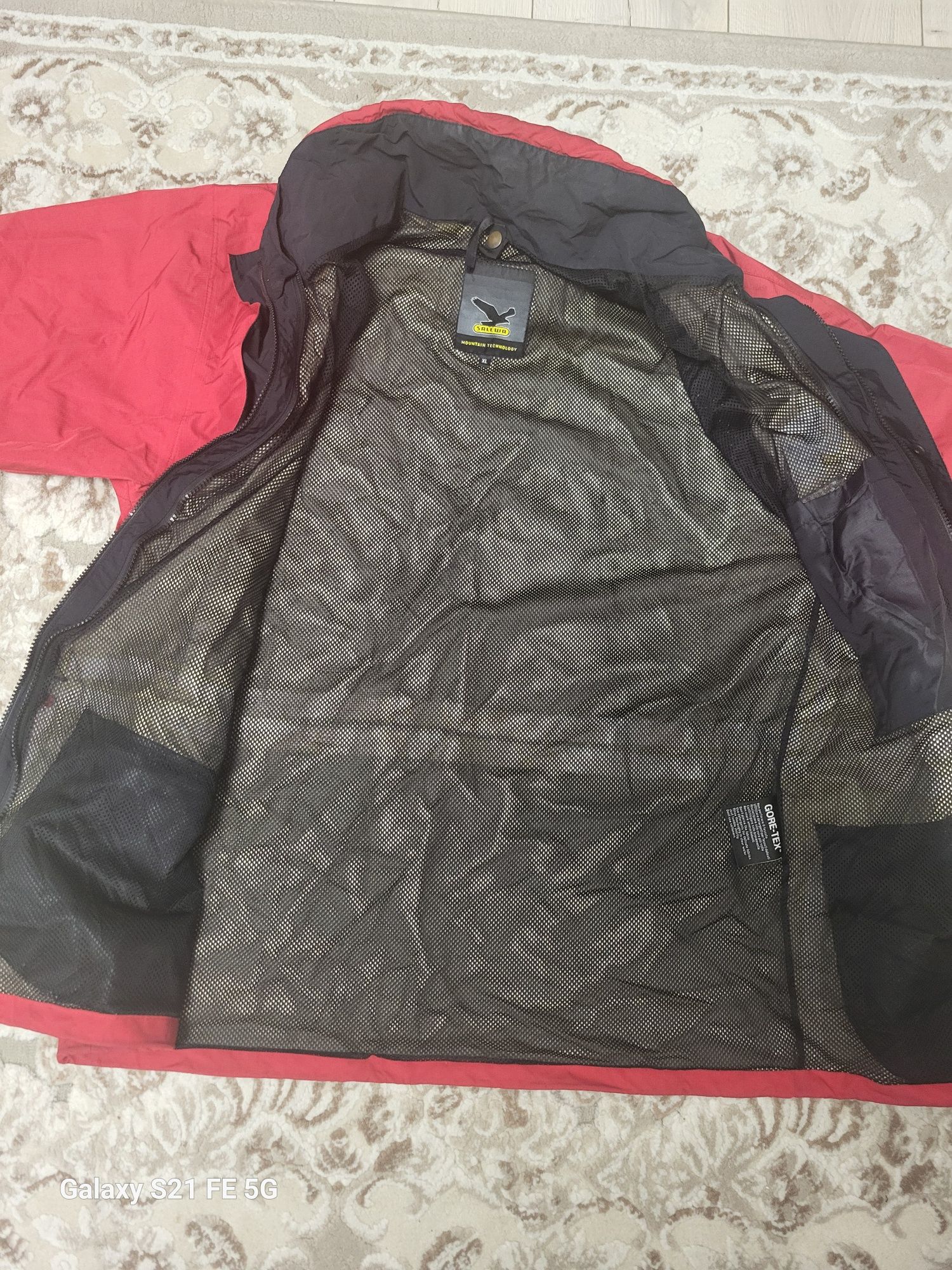 Geaca primăvara subțire impermeabila. Goretex  SALEWA mr X L 100 ron