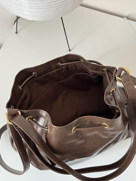 продаю сумку Charles&Keith Neva Two-Way Bucket Bag