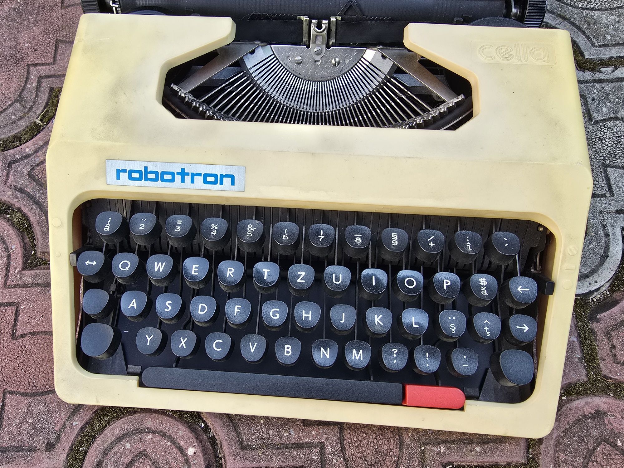 Masina de scris Robotron-Cella anii '80