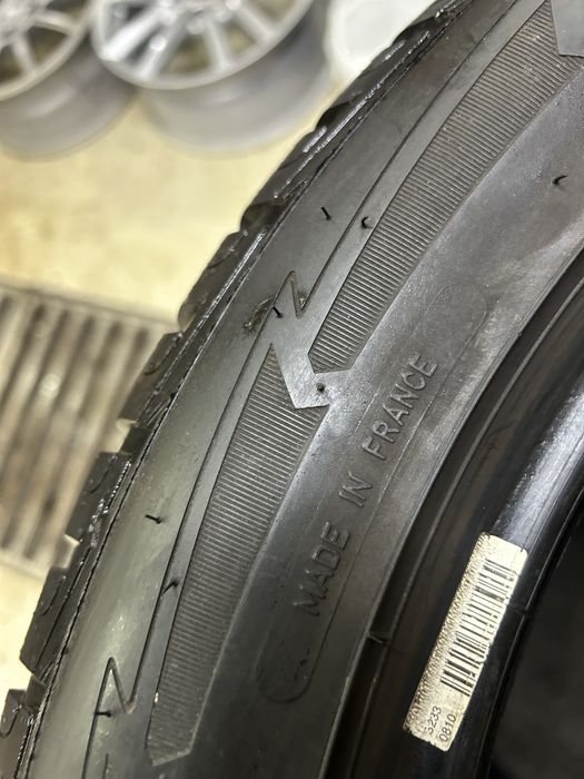 215/55/17 Goodyear Ultra Grip Performance Gen 1 Зимни 4 броя 9 мм