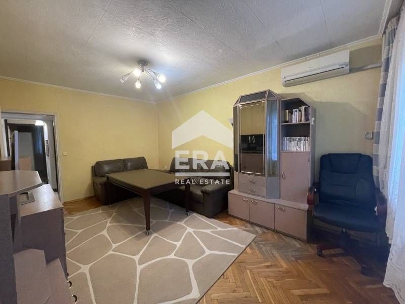 Продава се Тристаен апартамент в Варна, Възраждане 4 - 105 кв.м за 1481 €/кв.м - Снимка #2