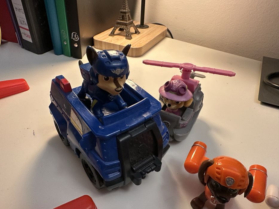 Vand set patrula catelusilor turnul de control plus 13 extra figurine