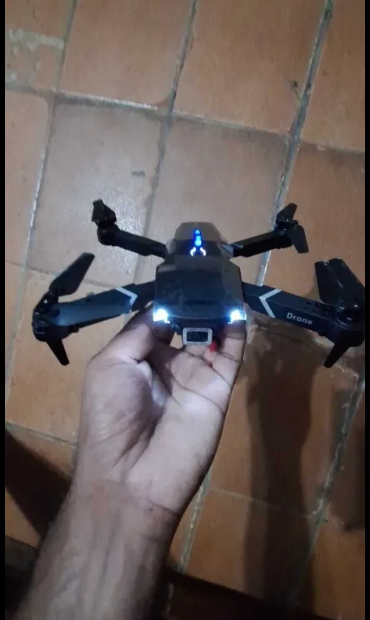 Dronă cu 2 camere Full HD, transmisie FPV 5GHz