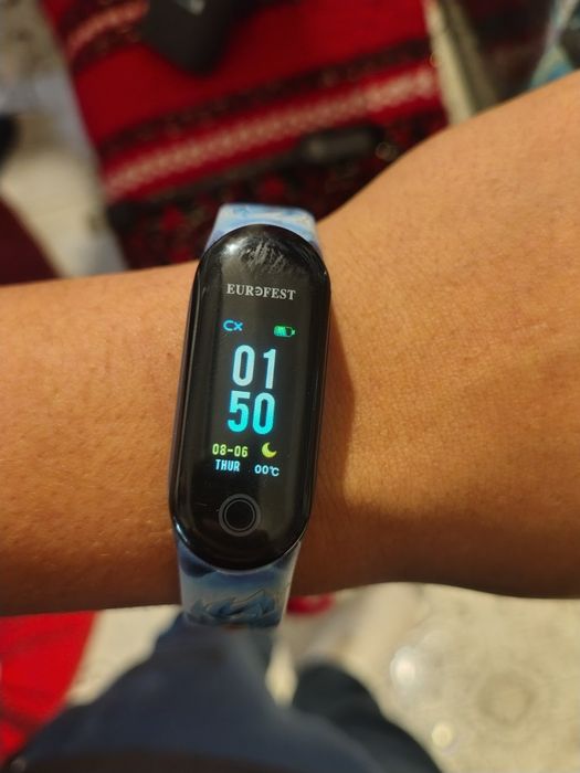 Brățară Smart Fitness EURDFEST + 2 cabluri încărcare, funcționează per