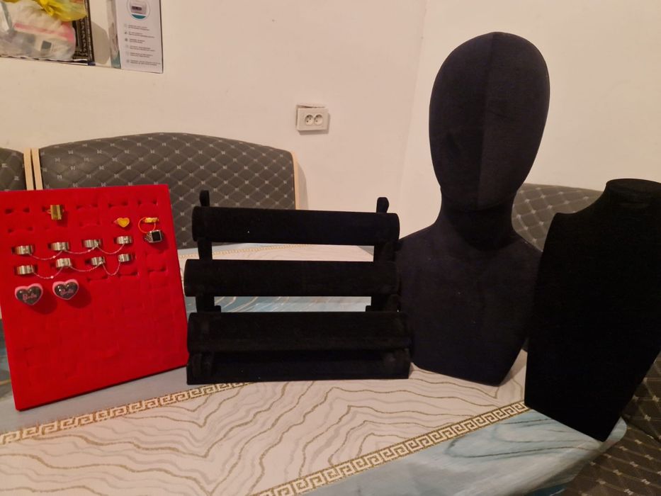 Продаются аксессуары для демонстрации украшений