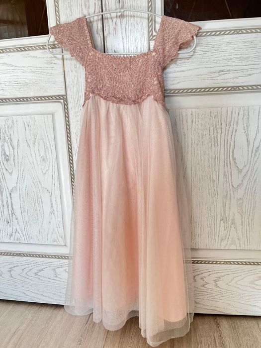 Платья на праздник 6-7 лет