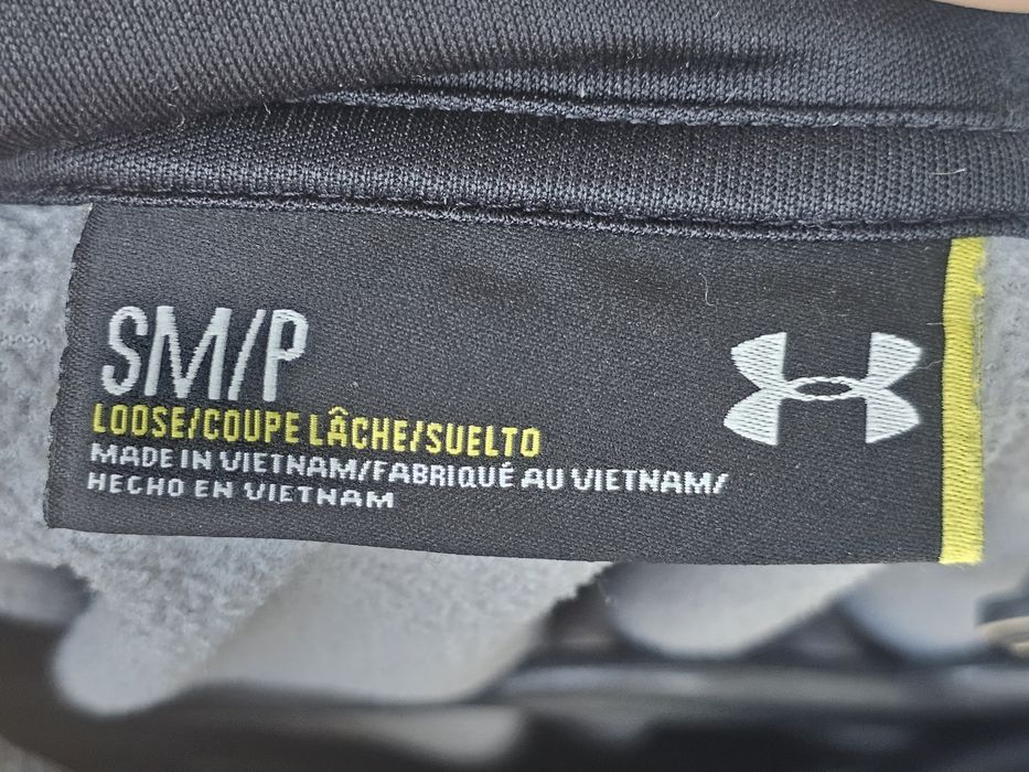 Under Armour суичър – Loose Fit, M размер, черно-сив камуфлаж
