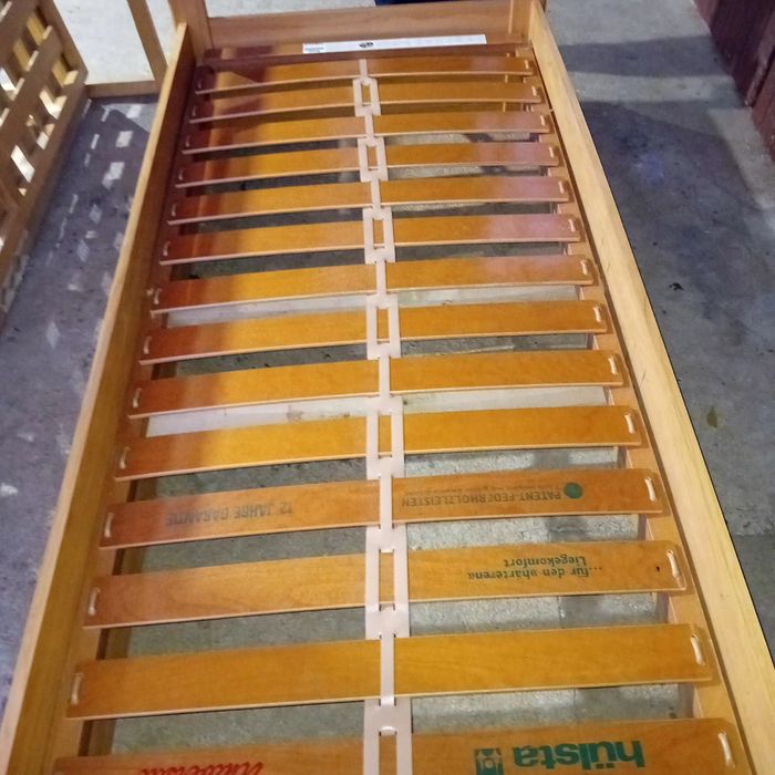 Vând pat dormitor de 1 persoana