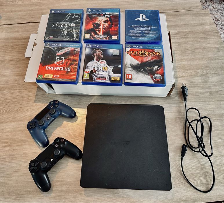 Срочно PlayStation 4 с играми и контроллерами