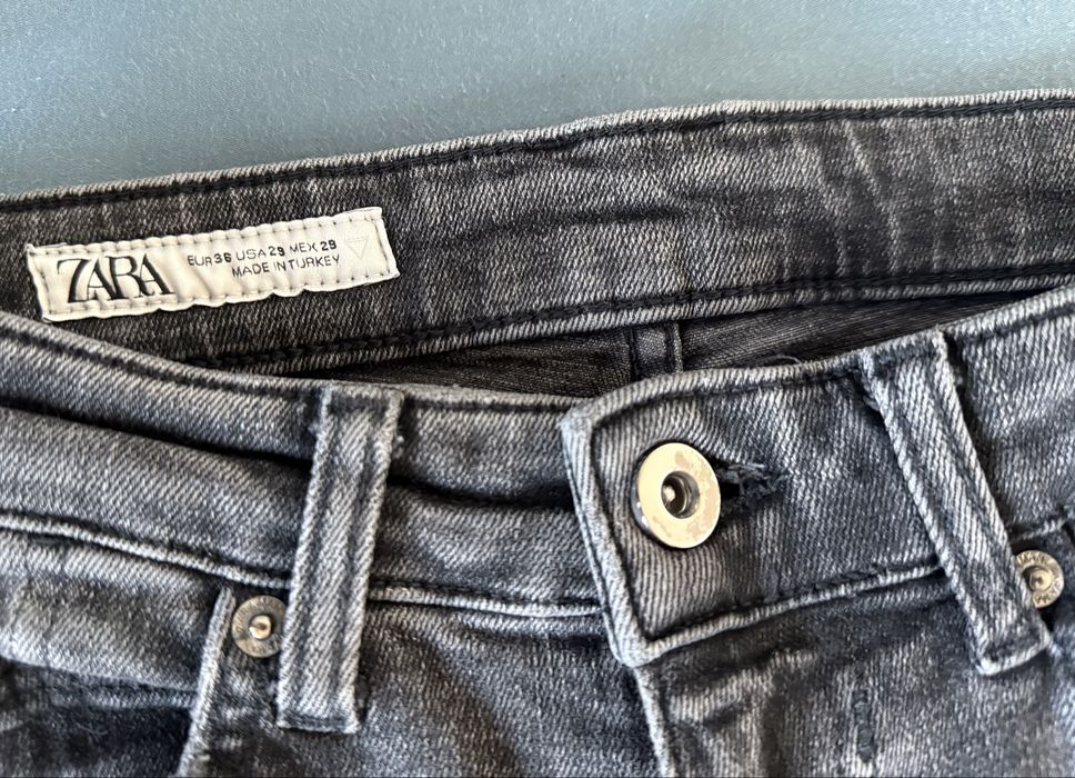 Vand blugi Zara in stare foarte buna