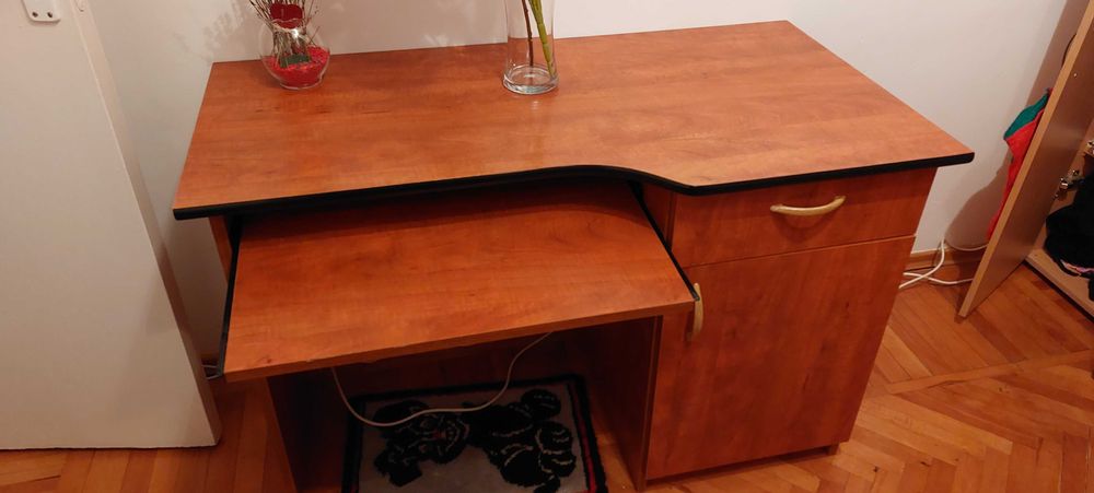 BIROU  115x60 cm. Stare utilizat dar in bune conditii.