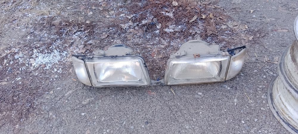 Продам комплект фары на Ауди 80