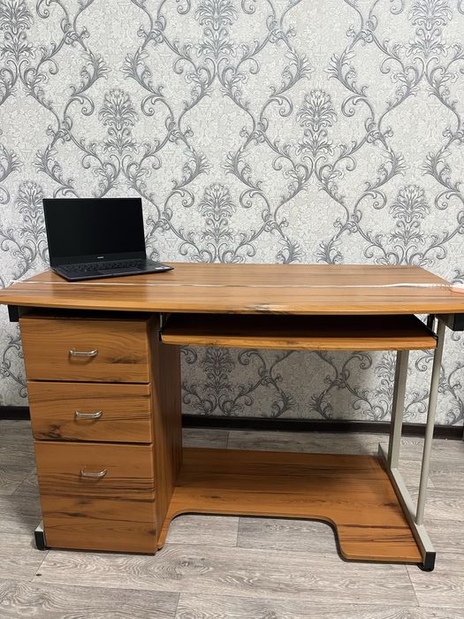 Стол рабочий, компьютерный. для сриминга