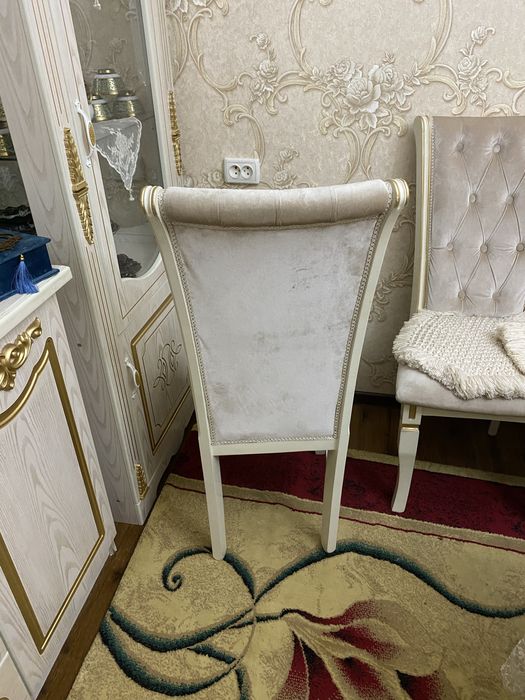 Stol stul sotiladi 12 tali