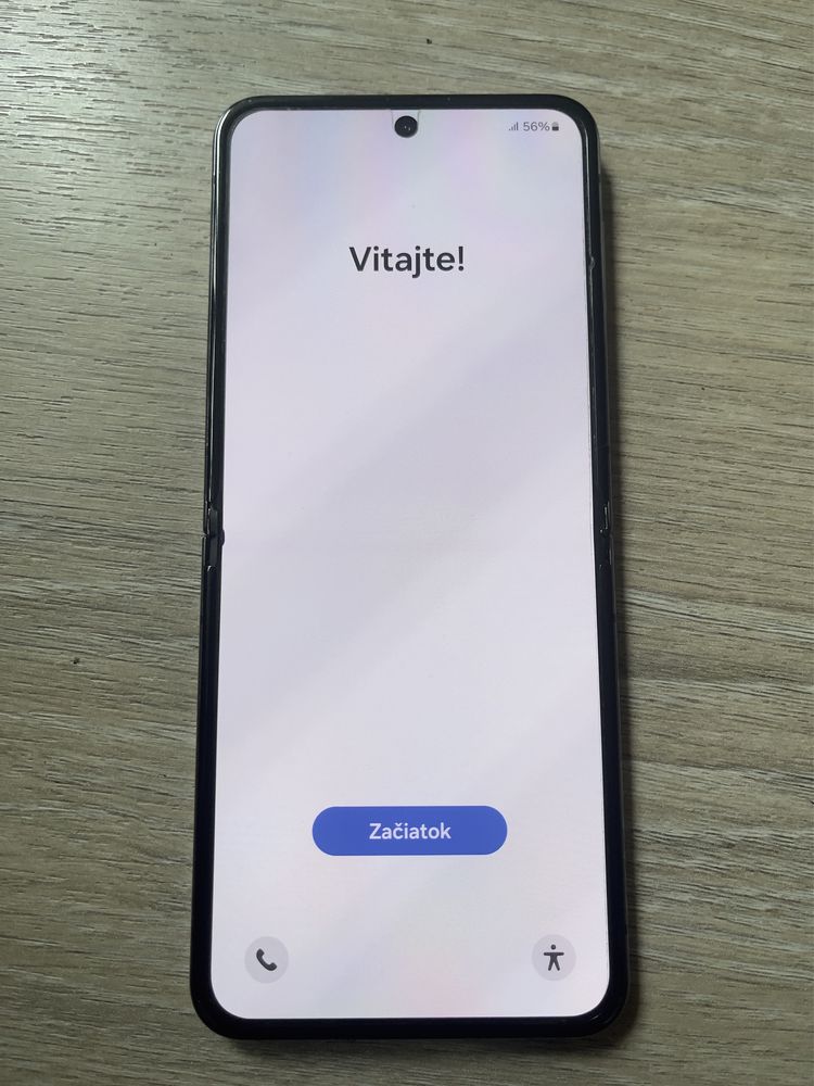 Samsung Galaxy Z Flip5 5G 256GB 8GB с черно петно в ляво на екрана