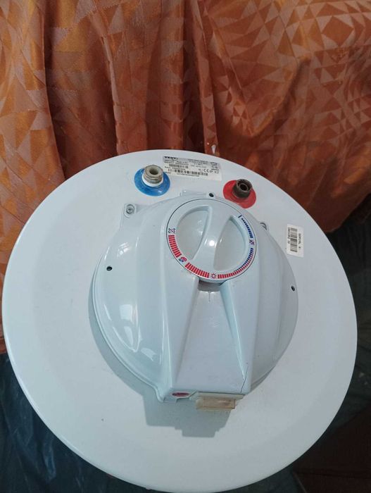 Продавам работещ малко използван бойлер Tesy 80 Л.